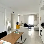 Cosy Design Apartment Paris